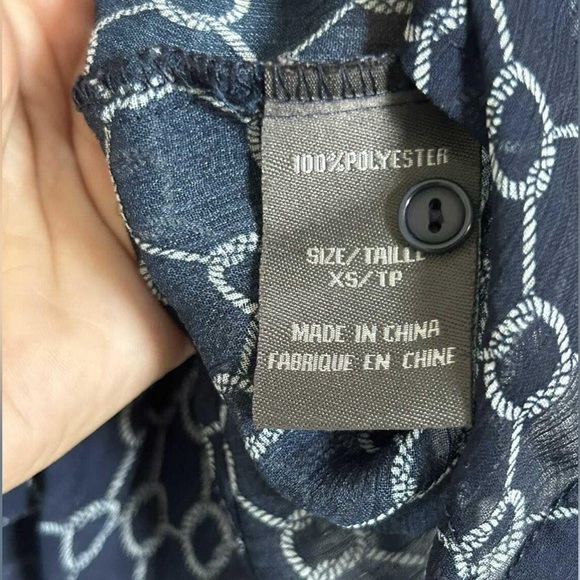 Suzy Shier XS Sleeveless Blouse - Picture 2 of 2